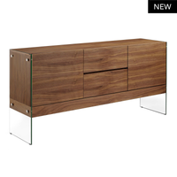 Scopri la Credenza Nut, stile moderno e funzionalità. Ripiani spaziosi, gambe in vetro e sistema ammortizzato. Misura 180x45x85 cm. Prodotto da assemblare.