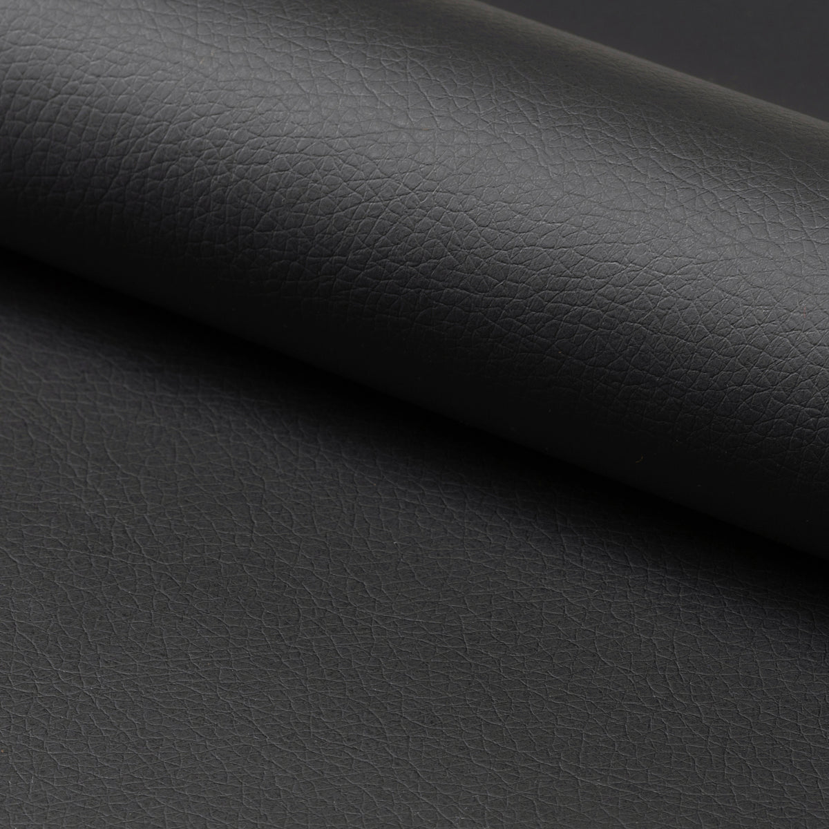 Poltrona Hanoi con struttura in metallo nero