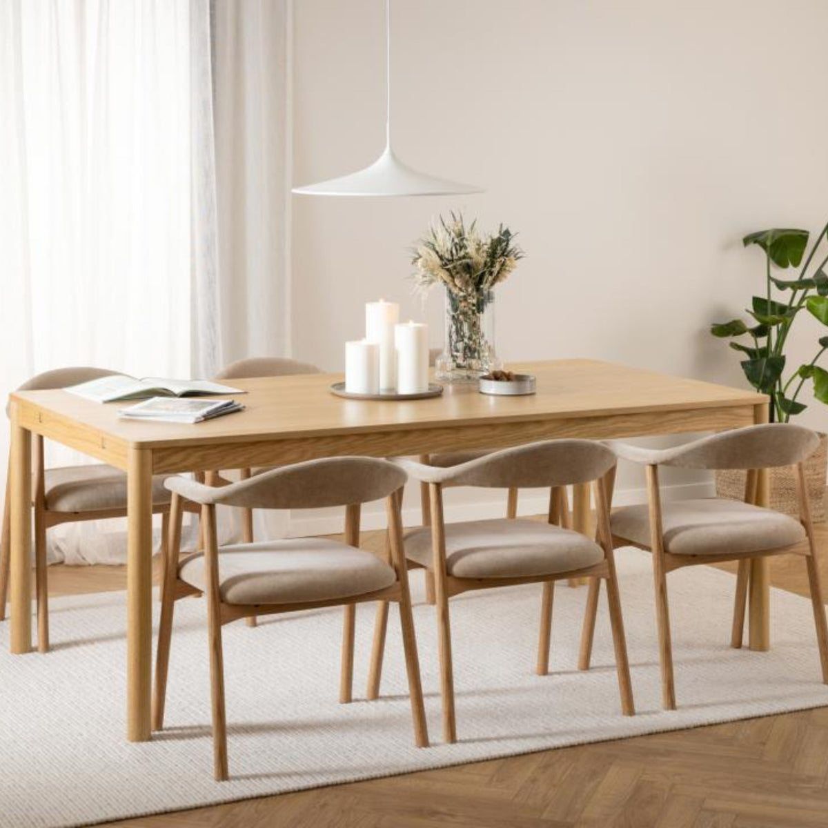 Sedia con braccioli Carrie