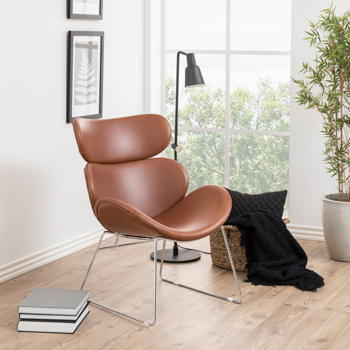 Poltrona Hanoi con struttura in metallo cromato