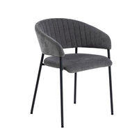 Sedia Brooke in tessuto grigio con gambe in metallo nero, design moderno e versatile per arredamento elegante.