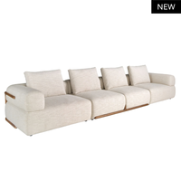 Divano Gustav moderno a 4 posti in tessuto beige, design elegante con gambe in PVC, completamente sfoderabile. Perfetto per il salotto.