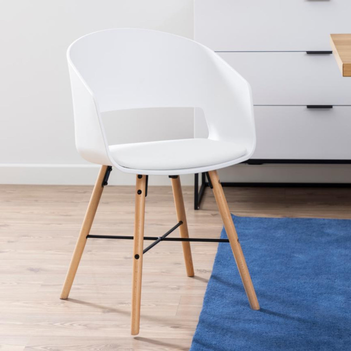 Sedia con braccioli Lucy