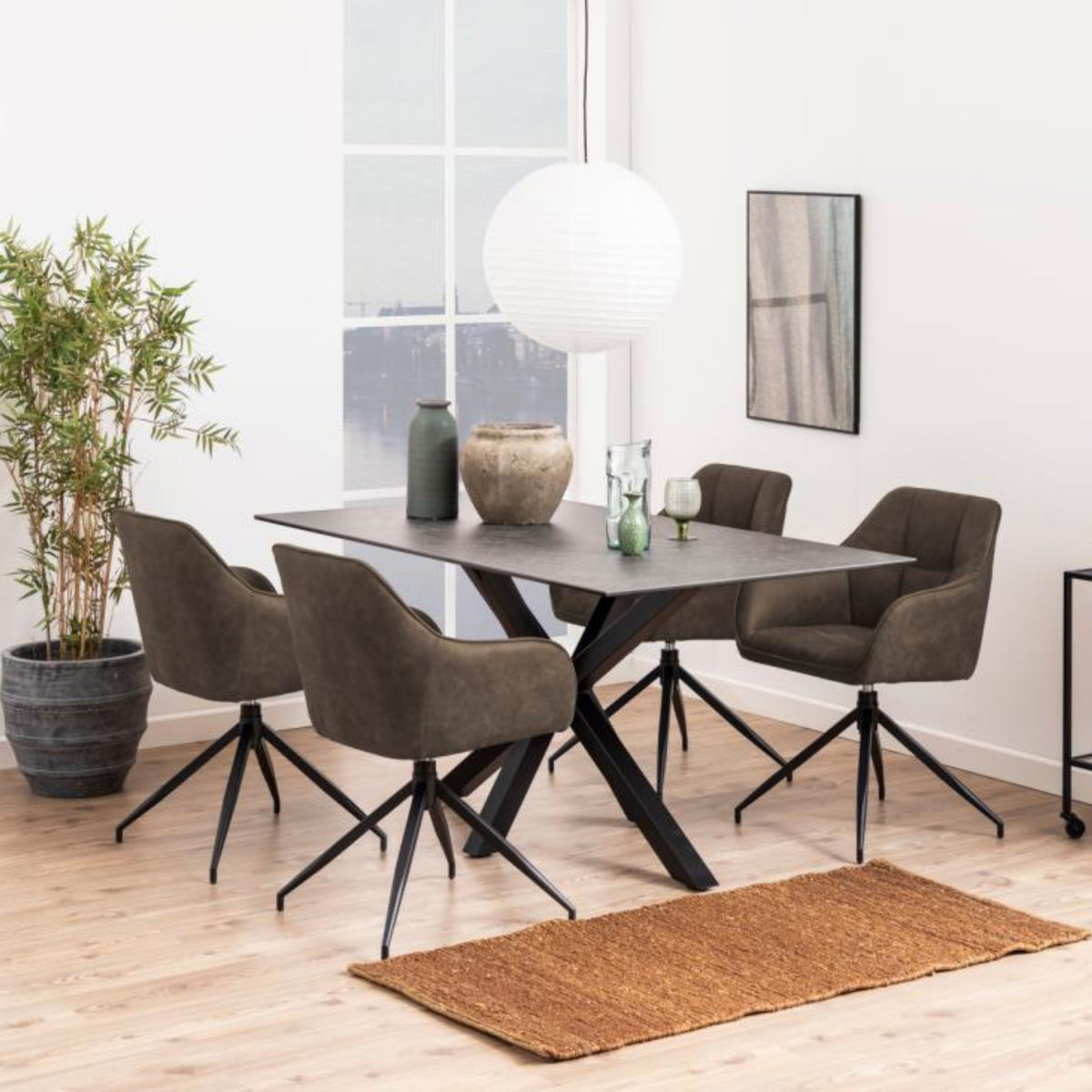 Sedia con braccioli Barcelona con gambe a stella