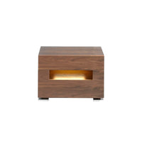 Comodino Nancy in legno impiallacciato noce con led, due cassetti e sistema chiusura rallentata. Misure 58x38x41 cm. Design moderno ideale per ogni camera.