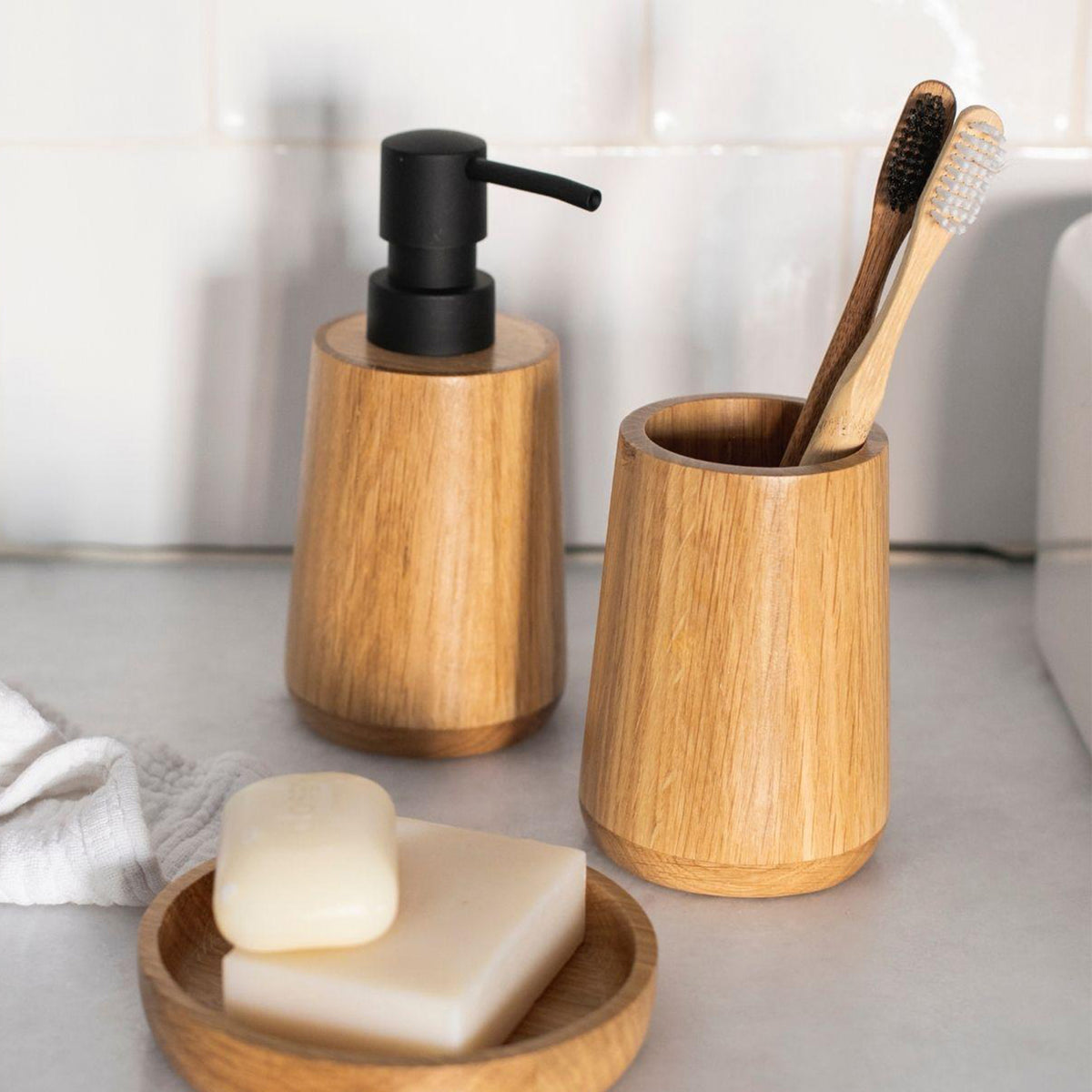 Dispenser in legno rovere naturale