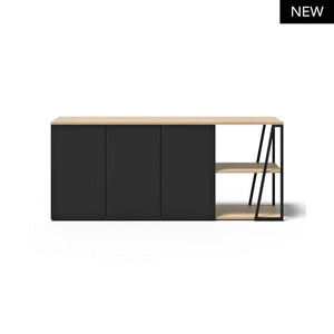 Credenza Albi: credenza in metallo trapezoidale, spazi aperti e chiusi, per arredamento sofisticato o rilassato. Misure: 190x45x81 cm.