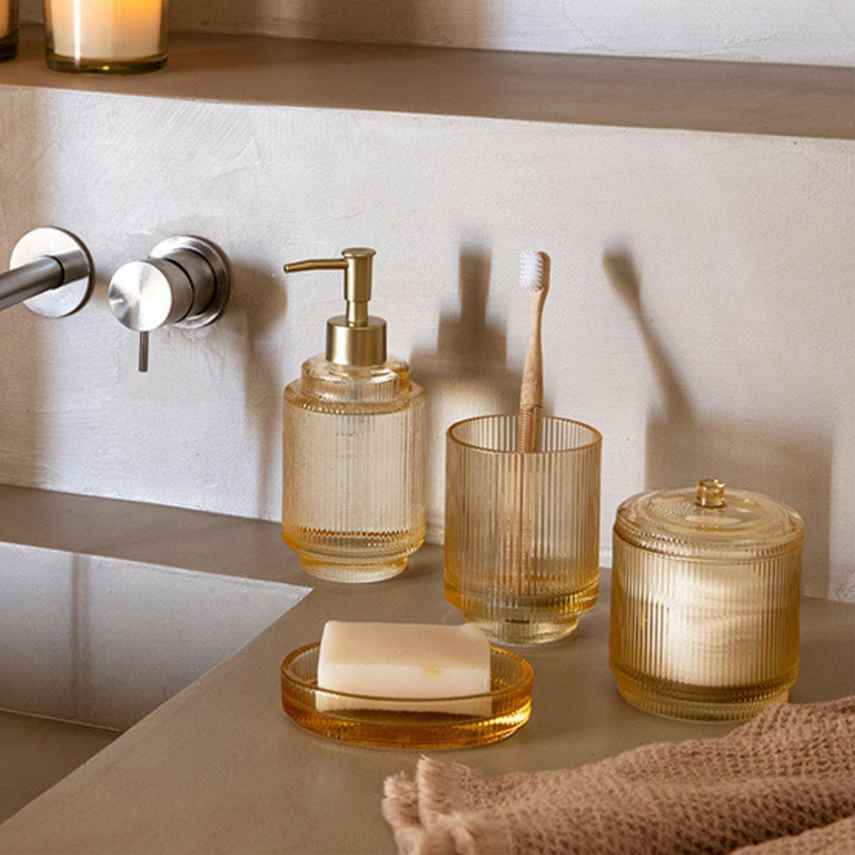 Dispenser in vetro giallo