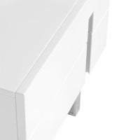 Scopri Comodino Nara: moderno, in DM laccato bianco lucido con gambe in acciaio inox. Perfetto in camera da letto. Misure: 60x42x45 cm, montato.