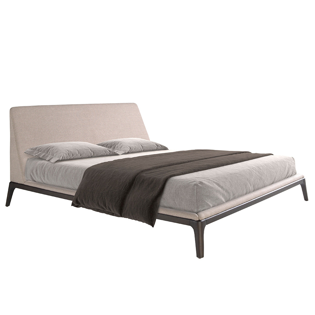 Letto Mara matrimoniale moderno con testata inclinata in tessuto grigio chiaro e gambe in acciaio nero, design elegante.