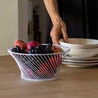 Portafrutta in rete metallica bianca