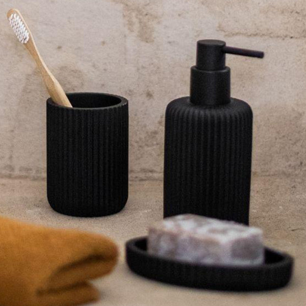 Dispenser in poliresina nera.