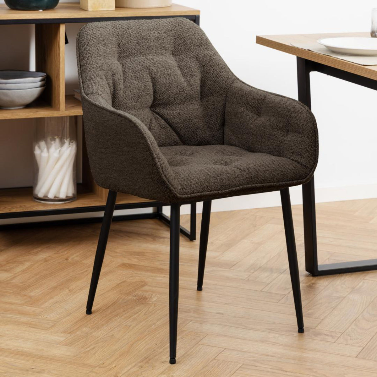 Sedia con braccioli Delia in tessuto