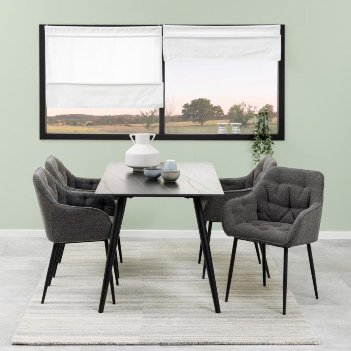 Sedia con braccioli Delia in tessuto