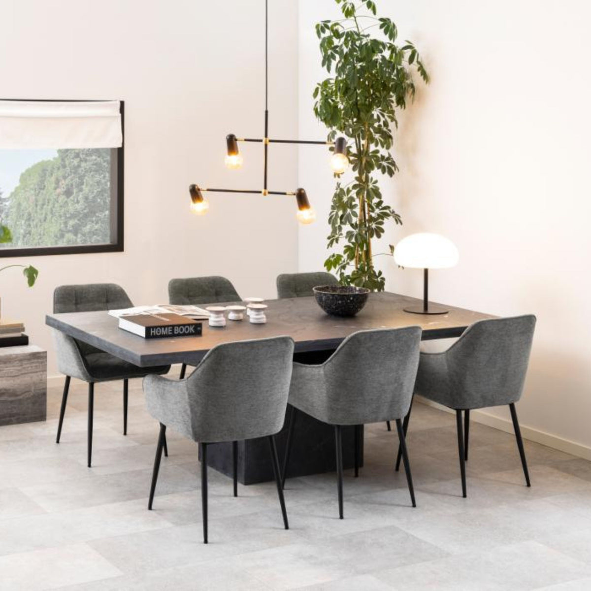 Sedia con braccioli Delia in tessuto