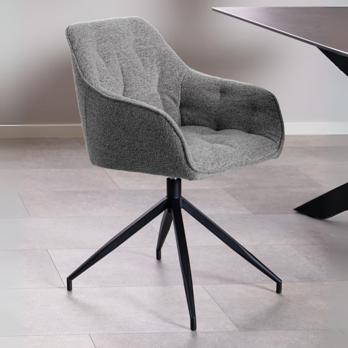 Sedia con braccioli Delia con base a stella