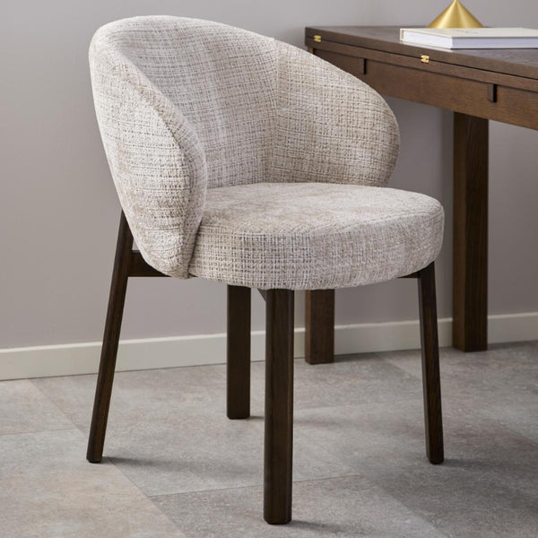 Sedia con braccioli Dean con gambe in legno