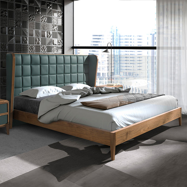 Letto Madrid in una camera moderna con testata verde scuro trapuntata e struttura in legno noce, perfetto per un ambiente elegante.