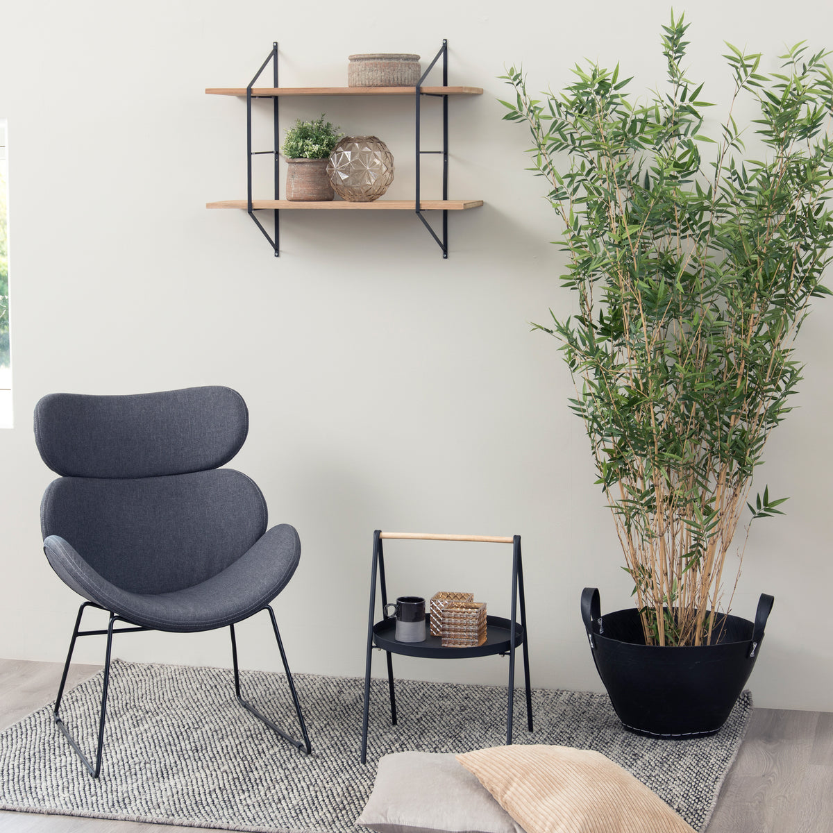 Poltrona Hanoi con struttura in metallo nero