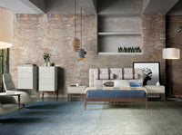 Scopri Comodino Mara, design moderno con gambe in legno noce e doppio cassetto push. Tenuta ordinata e stile in camera tua. Misure: 60x40x50 cm.