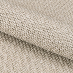 Dettaglio del tessuto beige della sedia Brooke, con trama raffinata e resistente per un look moderno e accogliente.