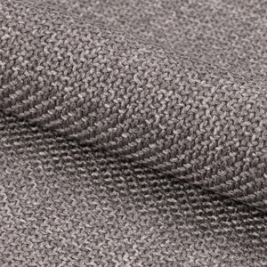 Dettaglio del tessuto grigio della Sedia Bella, trama resistente e di alta qualità per un tocco elegante.
